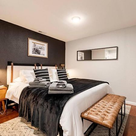 Adorable 2-Bedroom Modern Basement DEN Екстериор снимка